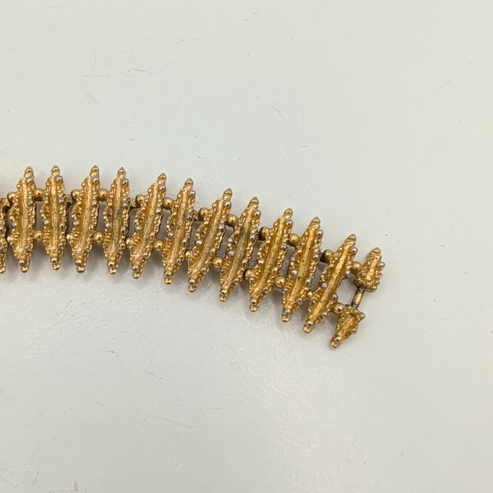 Vintage Avon Brutalist Gold Tone Textured Nugget Link Bracelet - Picture 7 of 16